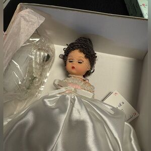 Madame Alexander Doll Memories  of a Lifetime brunette bride  NWT